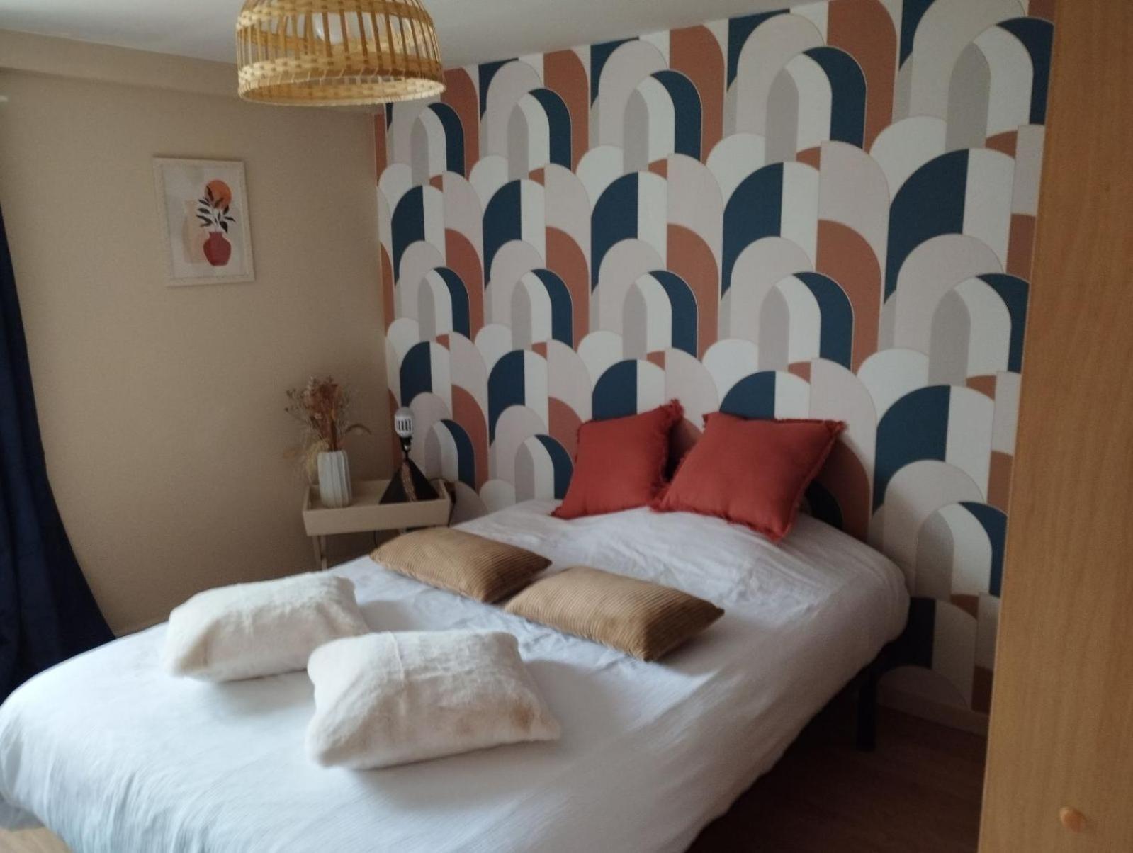 T2 Renove Avec Parking Prive A Proximite De Lyon *