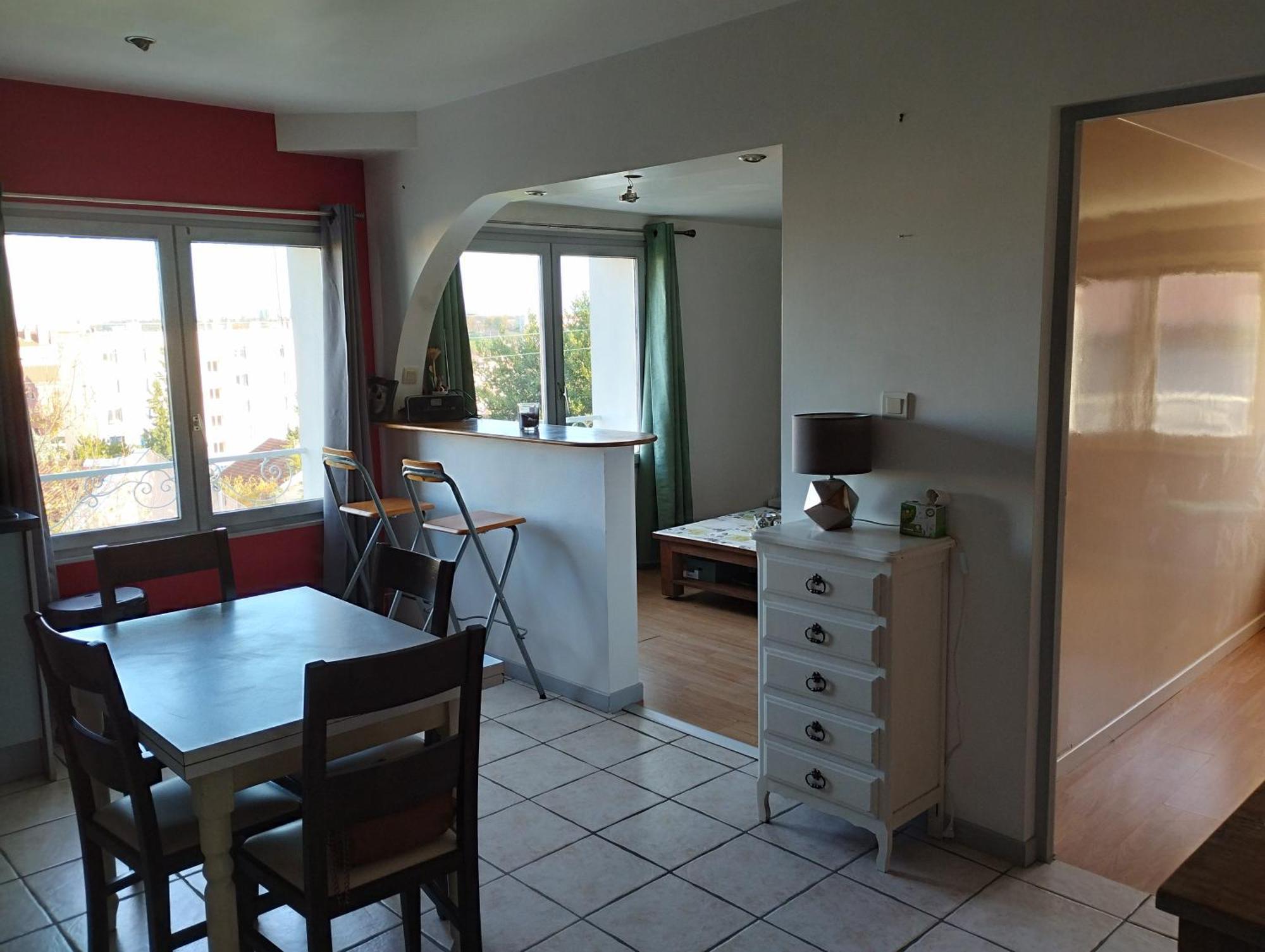Appartement T2 Renove Avec Parking Prive A Proximite De Lyon Pierre-Bénite
