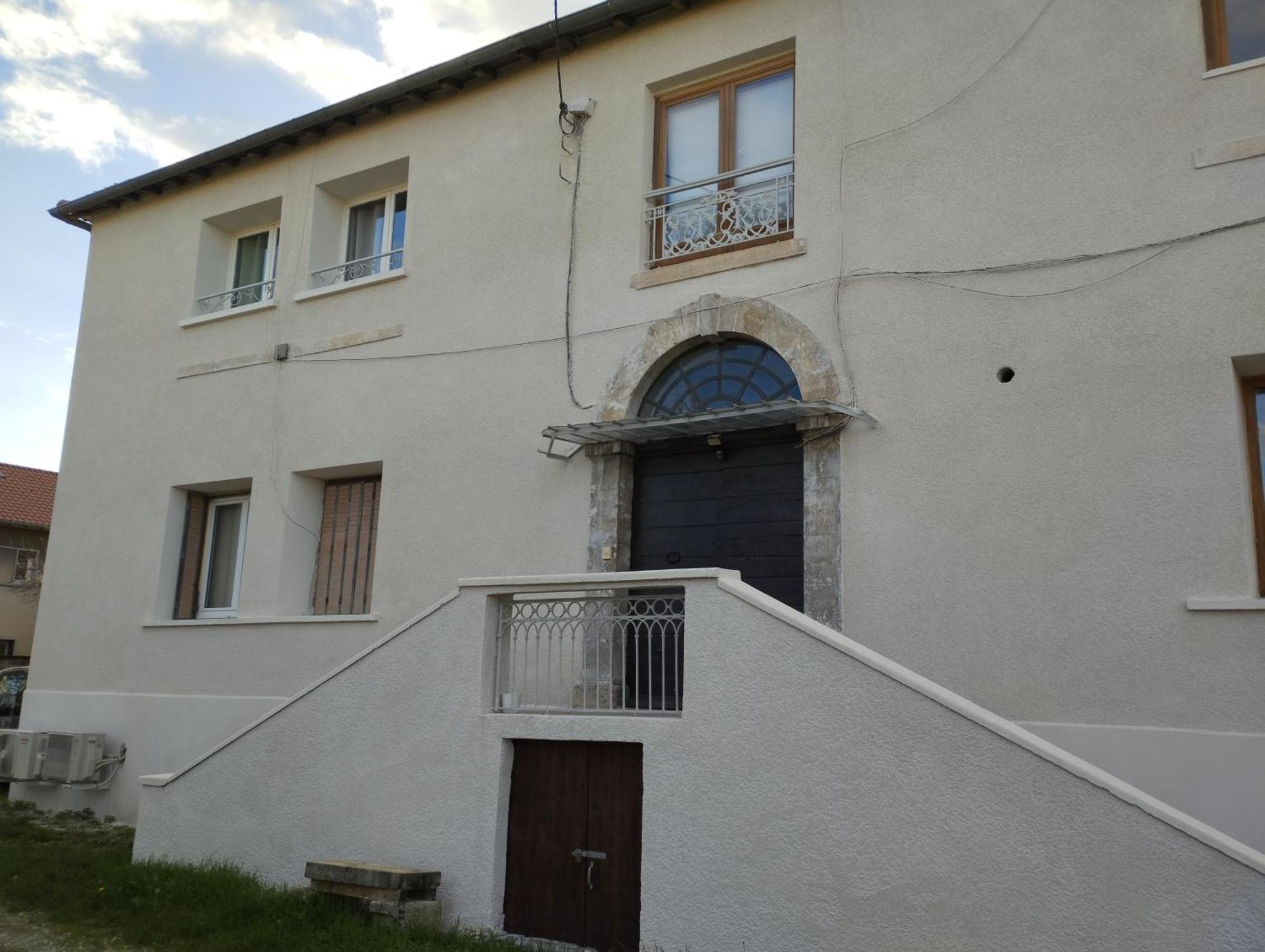 T2 Renove Avec Parking Prive A Proximite De Lyon Apartment *