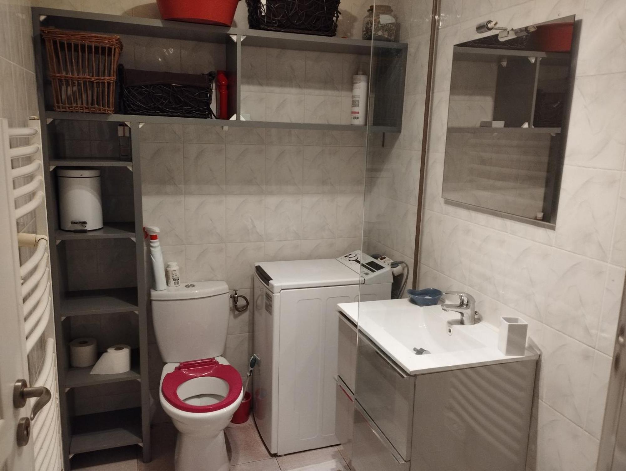 Appartement T2 Renove Avec Parking Prive A Proximite De Lyon